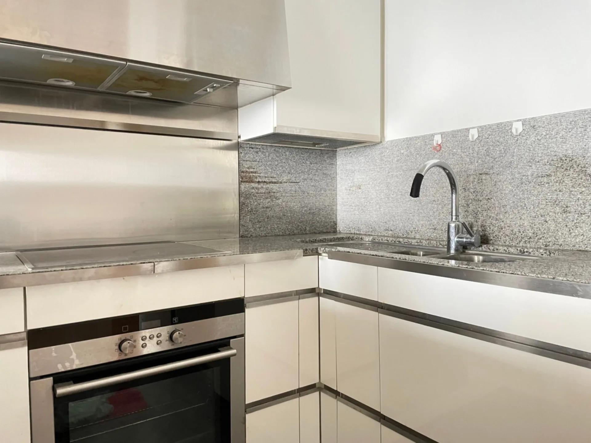 Property photos for The Met