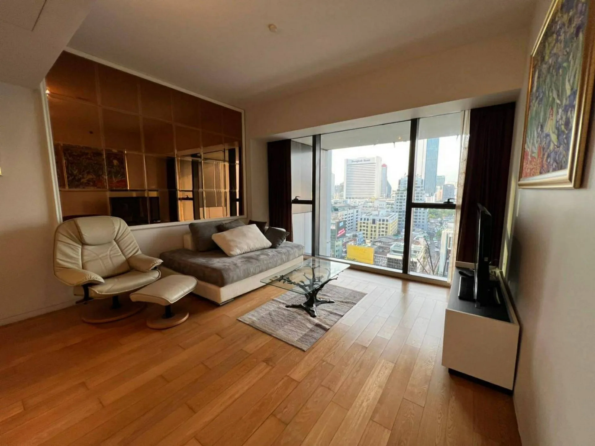 Property photos for The Met