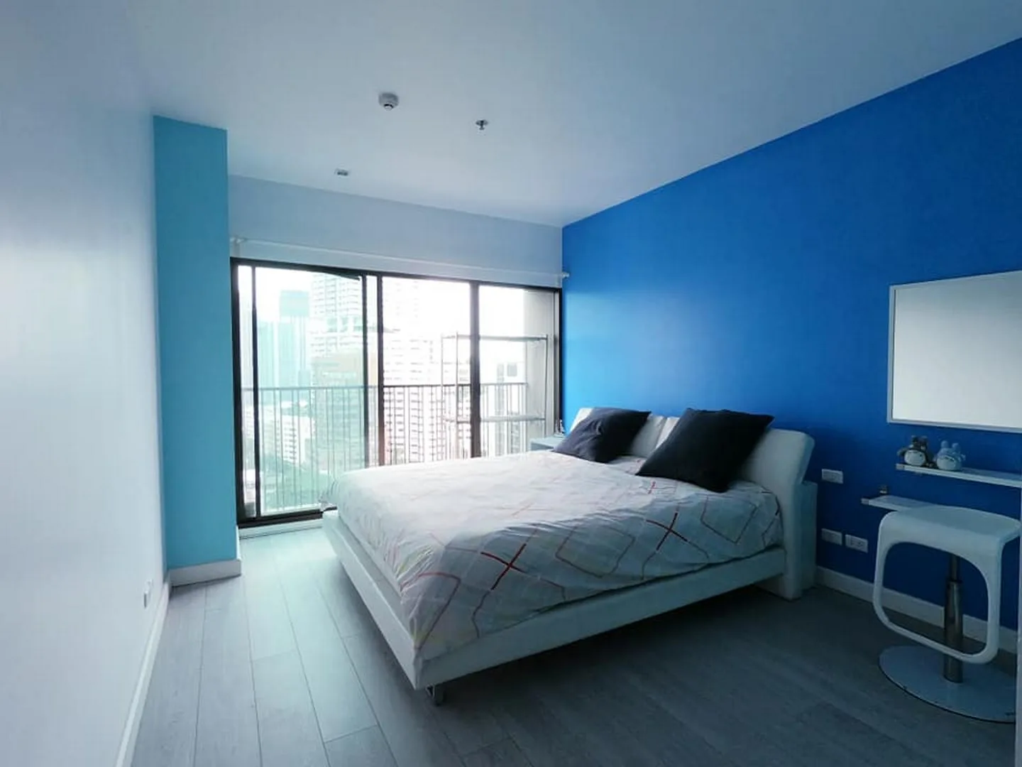 Property photos for Noble Refine