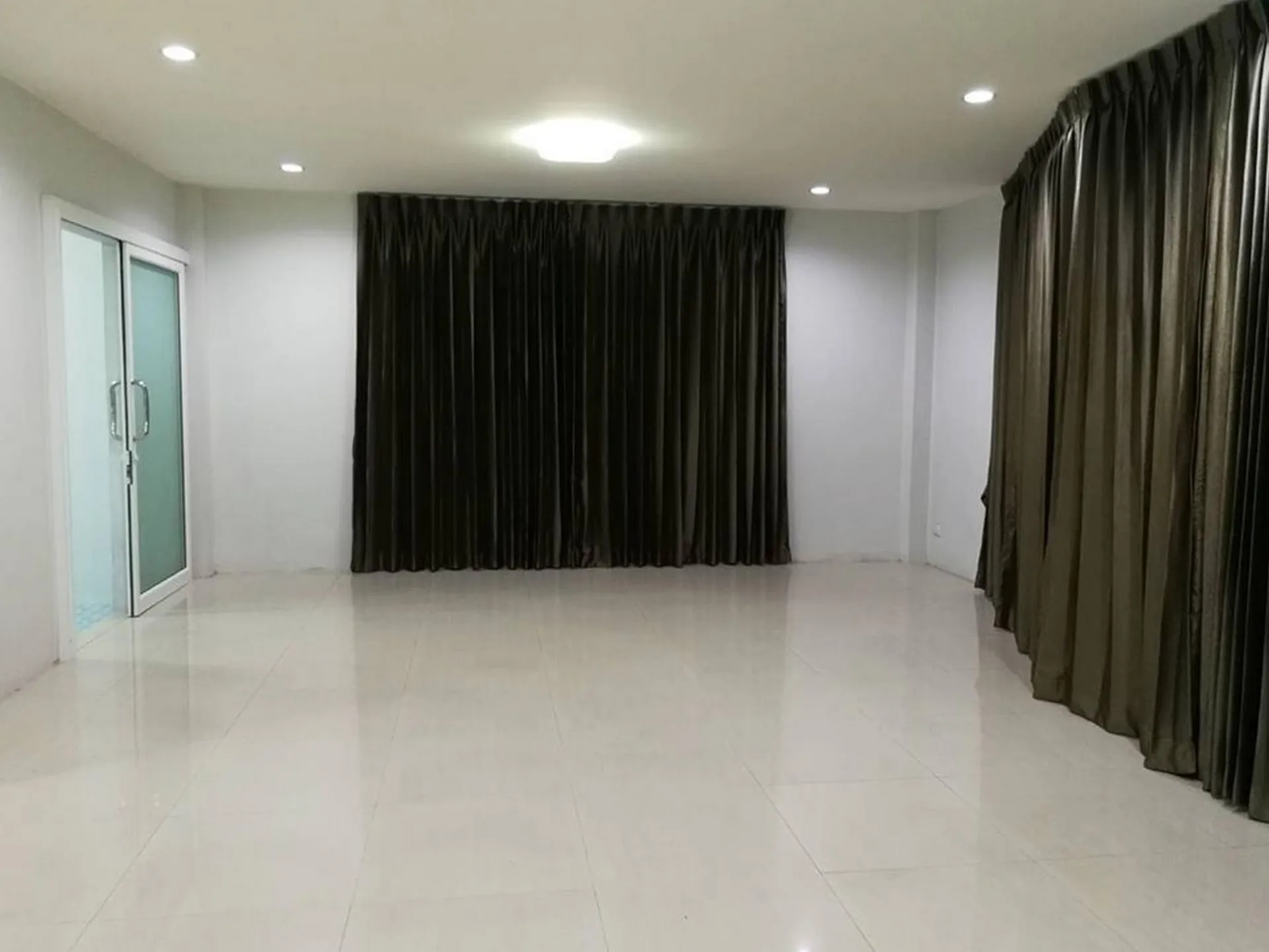 Property photos for Mu Ban Arena Garden Sukhumvit 77