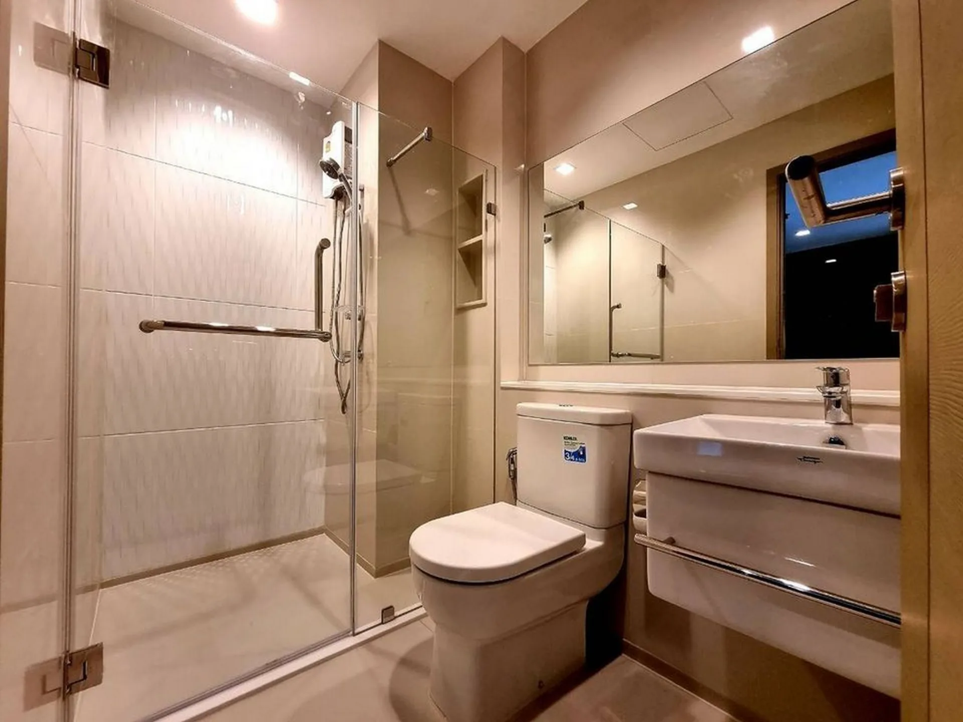 Property photos for LIFE Asoke - Rama 9