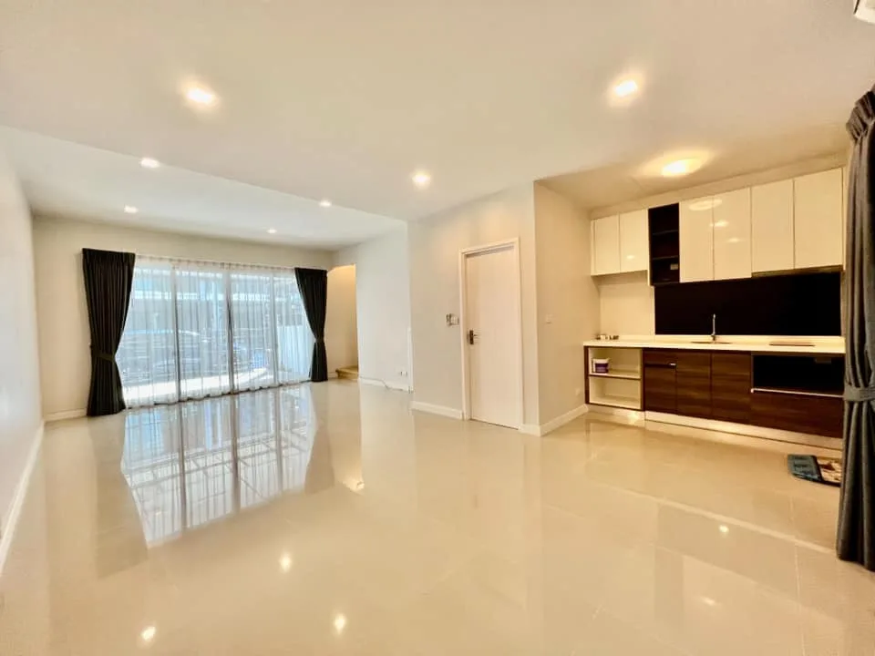 Property photos for Plex Bangna
