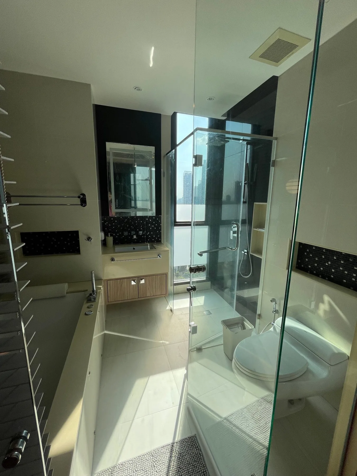 Property photos for The Address Sukhumvit 28