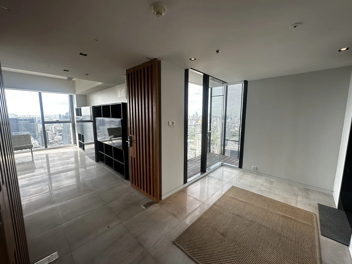 Property photos for The Met