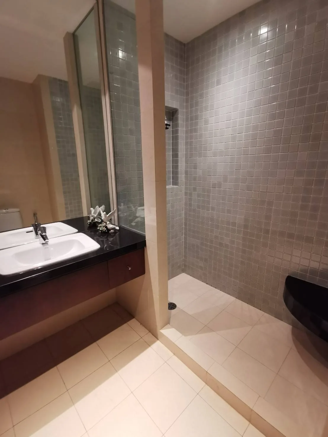 Property photos for Royal Residence Park