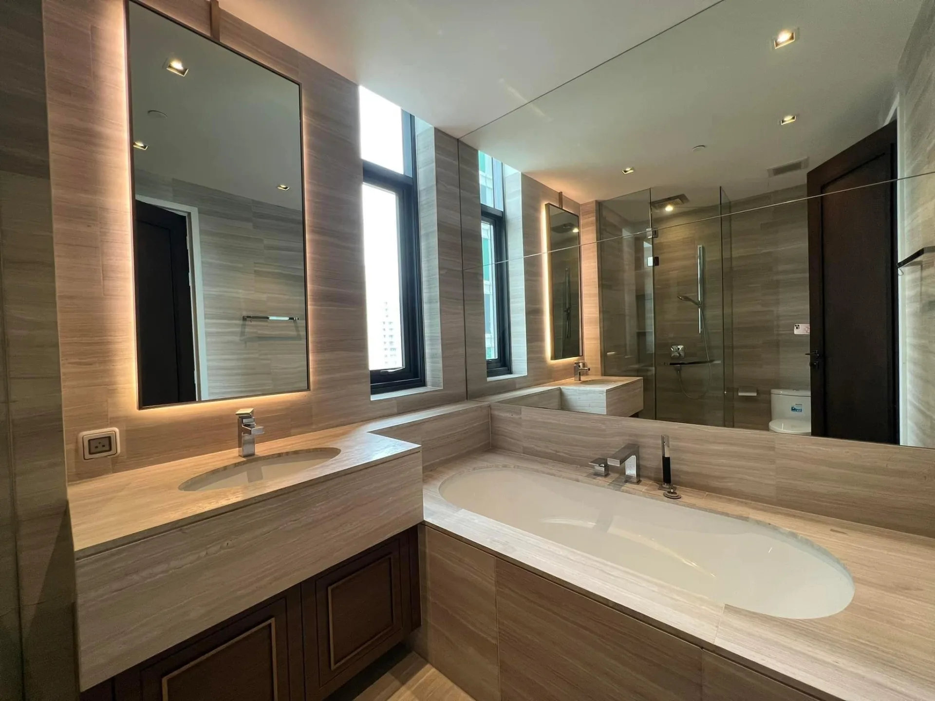 Property photos for The Diplomat 39