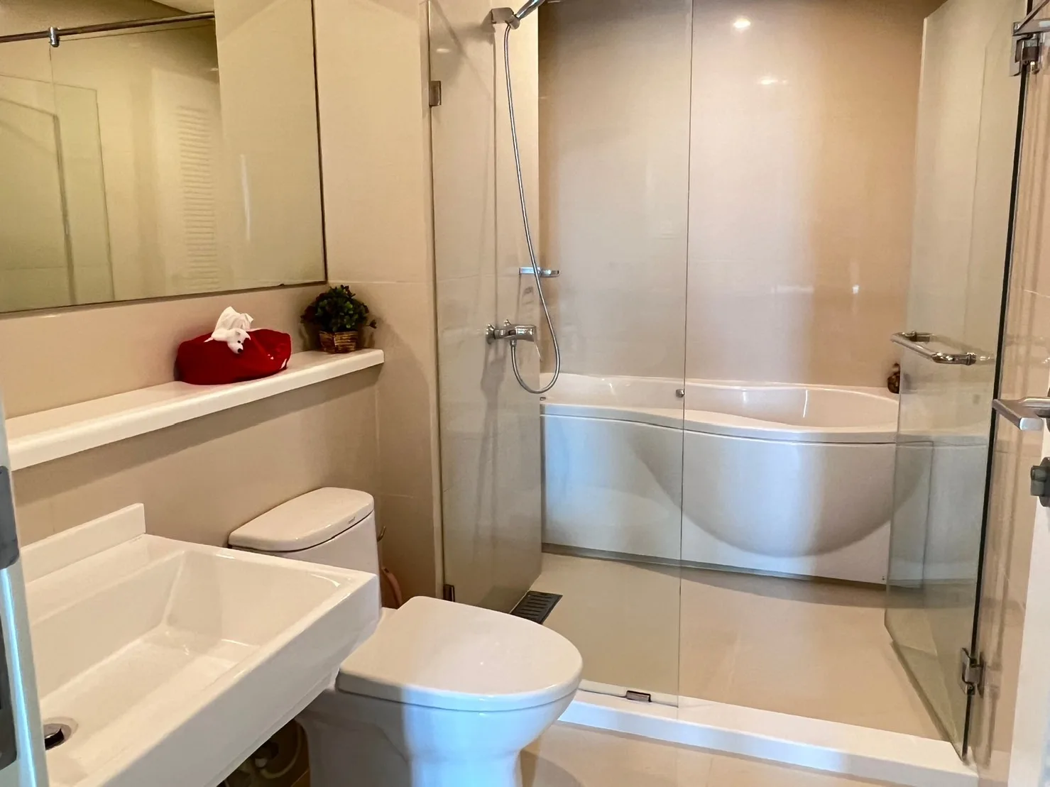 Property photos for Ivy Thonglor