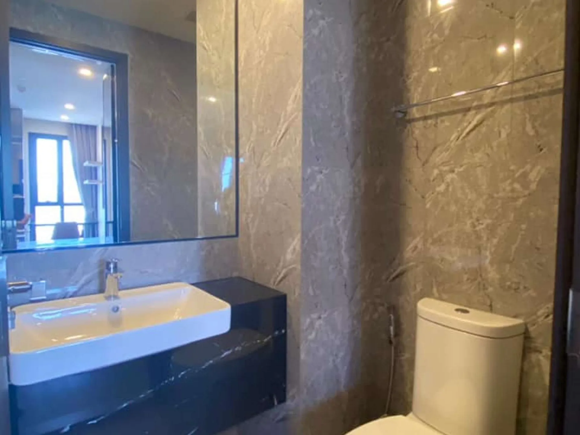 Property photos for Ashton Asoke