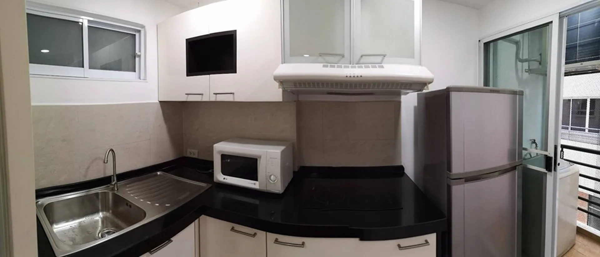 Property photos for Lumpini Suite Sukhumvit 41