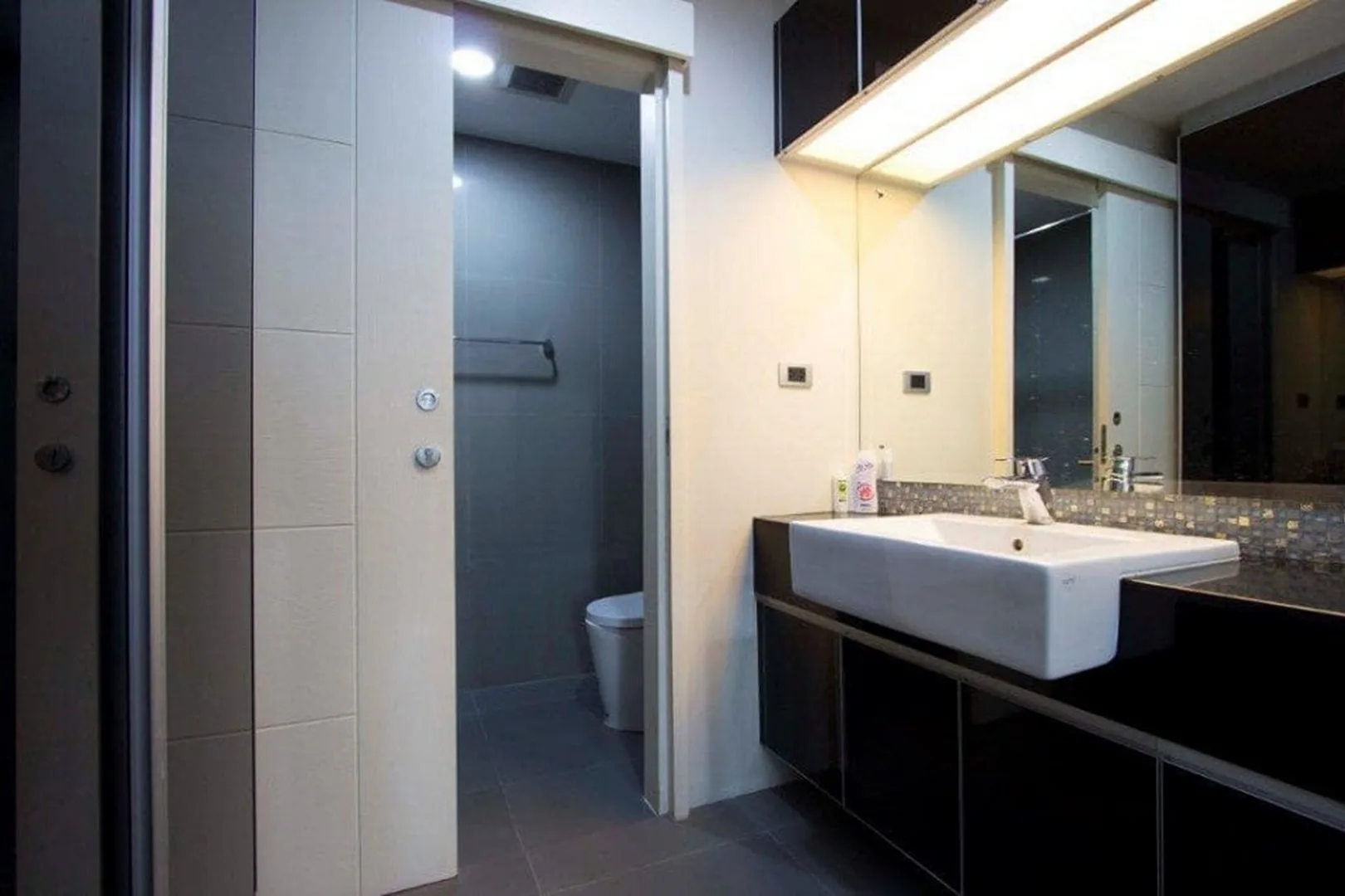 Property photos for The Crest Sukhumvit 34