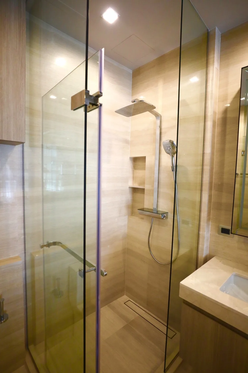 Property photos for The XXXIX by Sansiri