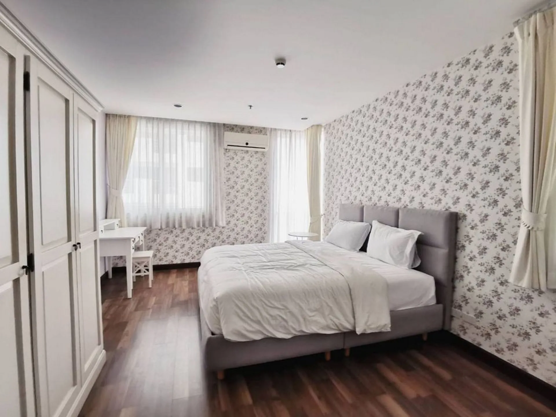 Property photos for The Rajdamri