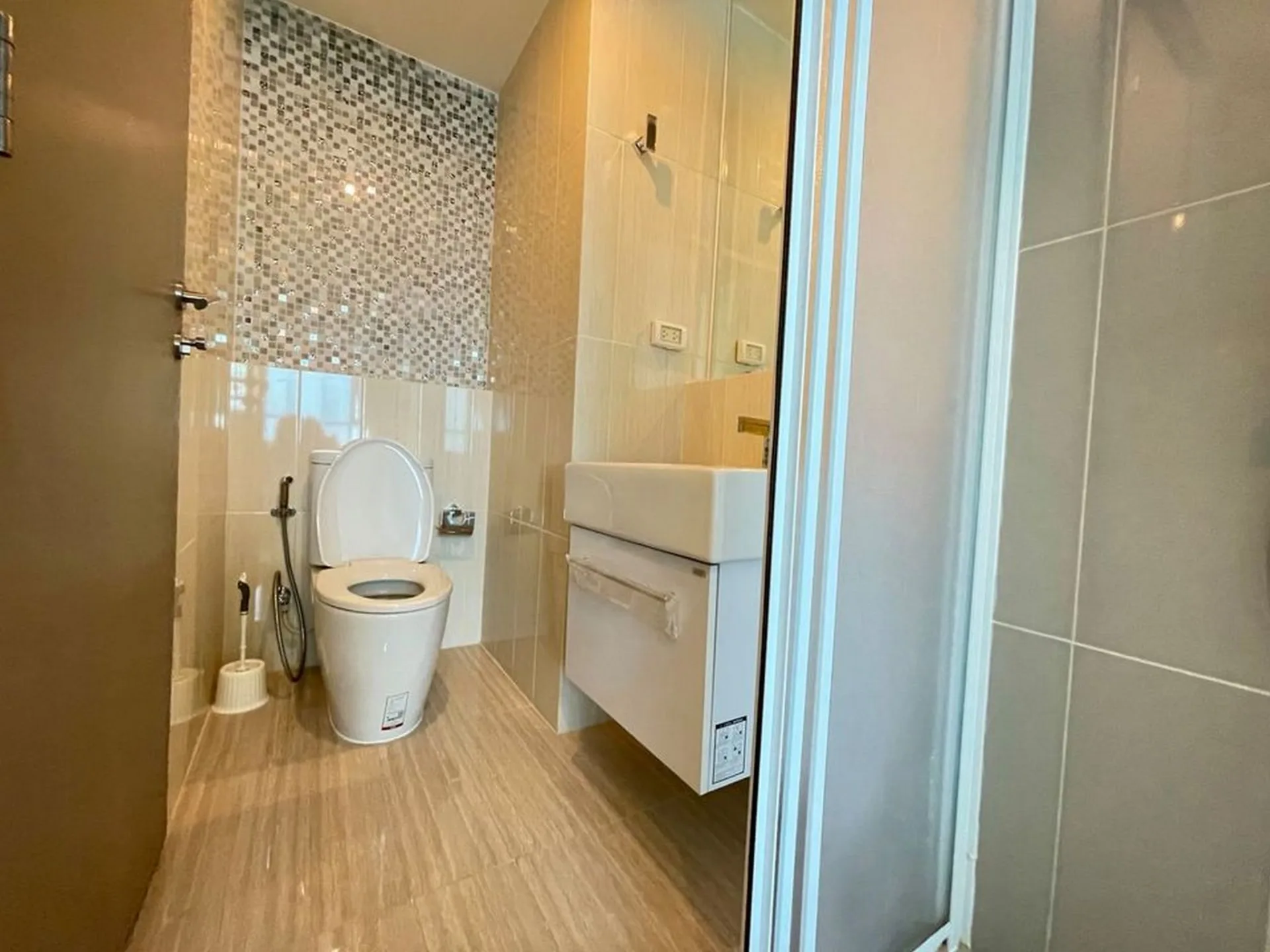 Property photos for Life Ratchadapisek