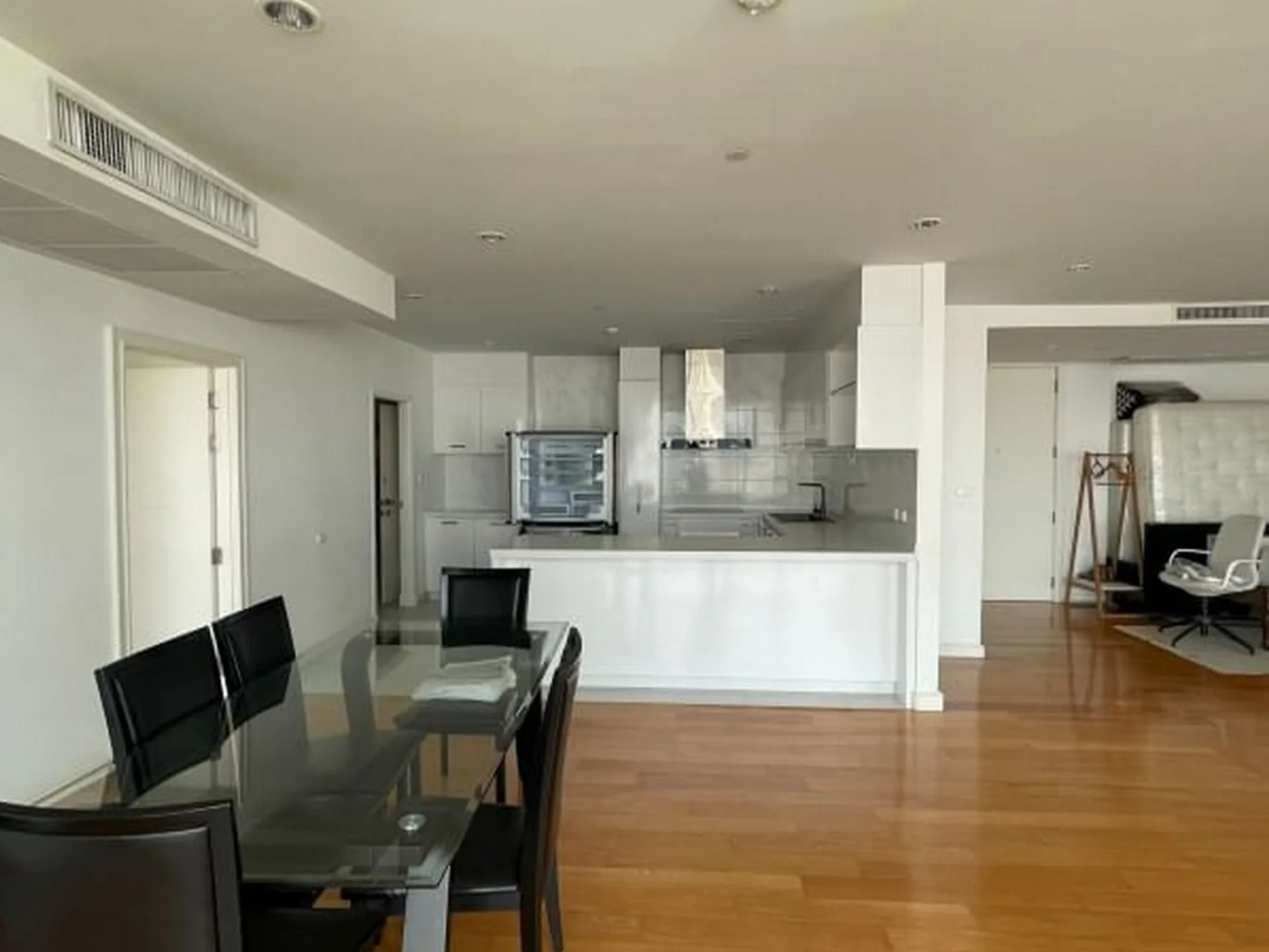 Property photos for Chamchuri Square Residence