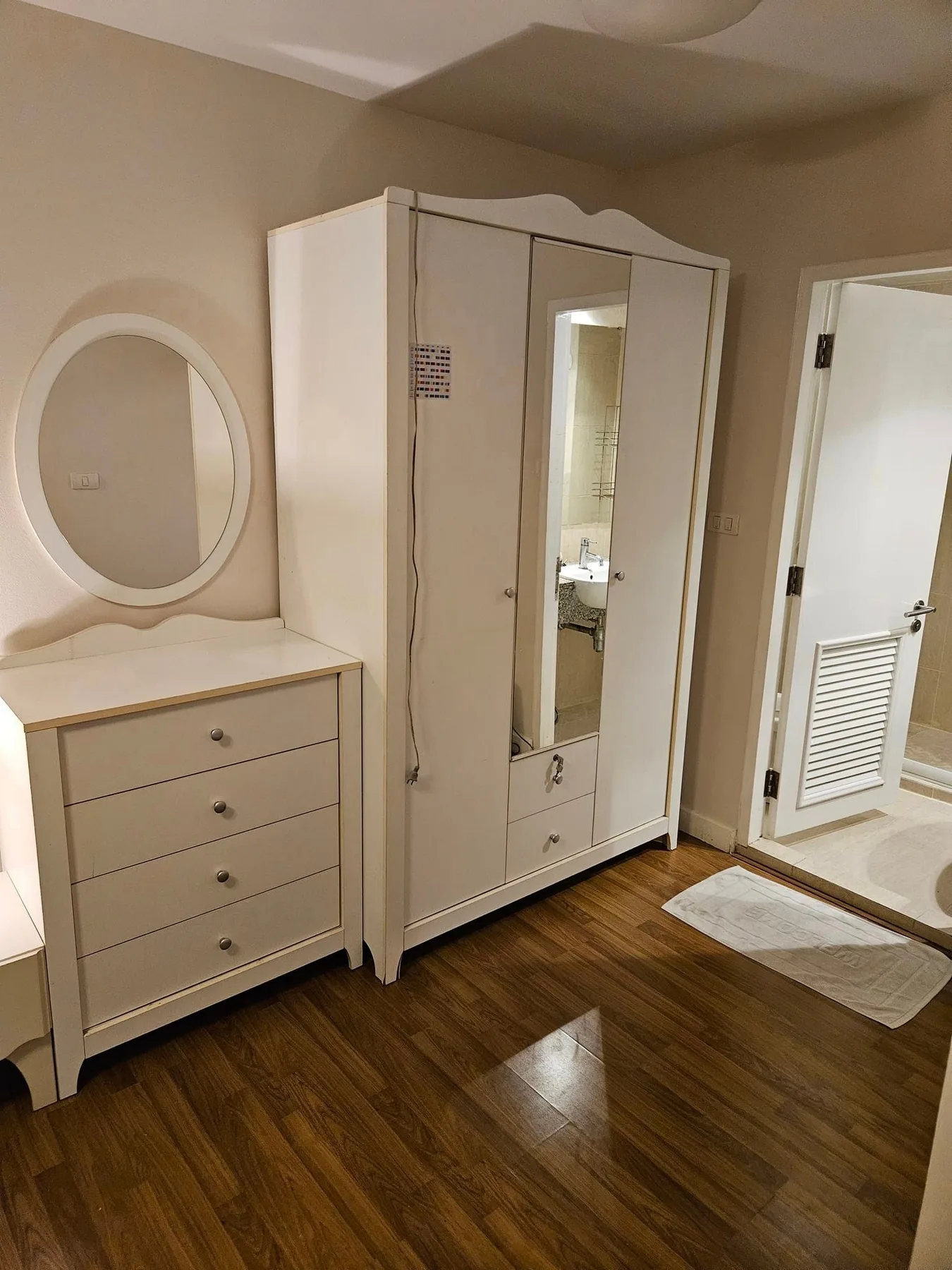 Property photos for The Clover Thonglor
