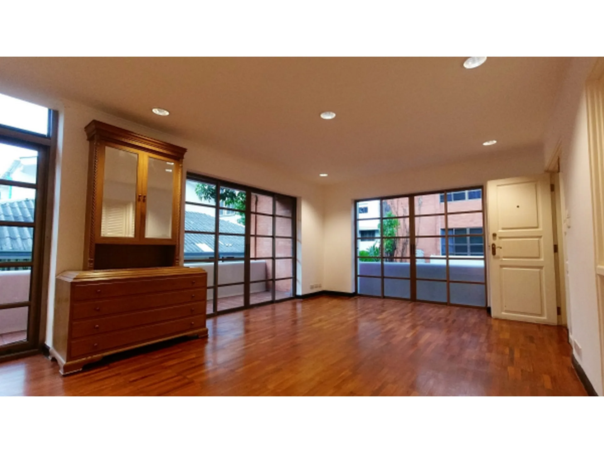 Property photos for Single House Soi Ruamrudee