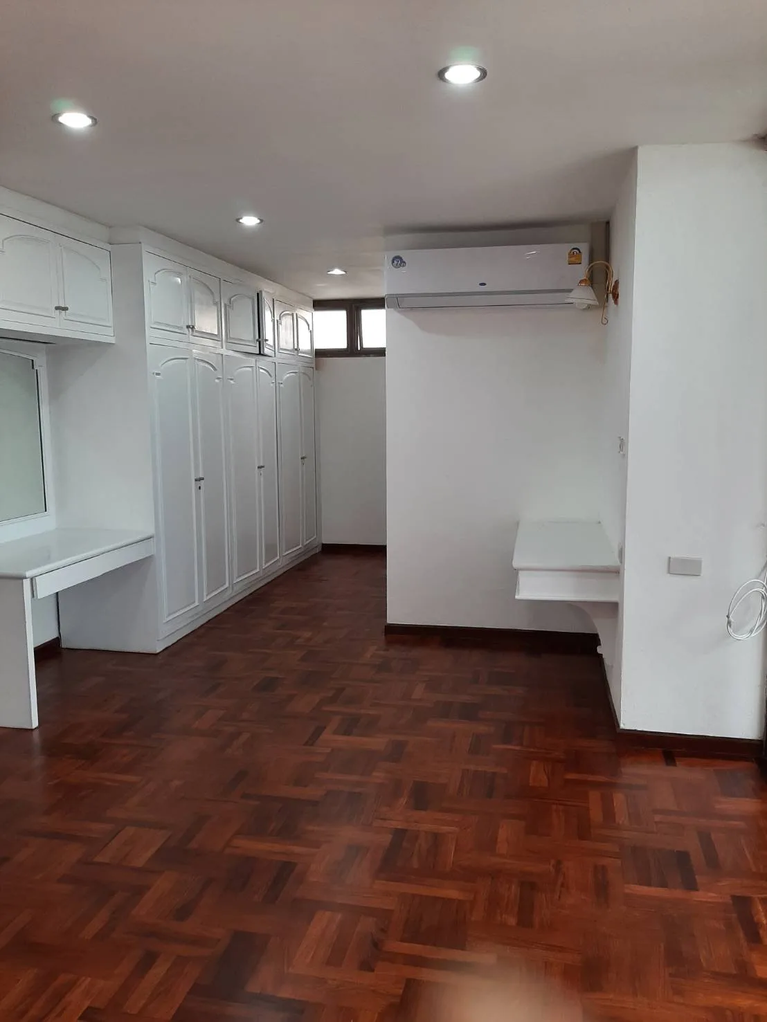 Property photos for Sriratana Mansion 1