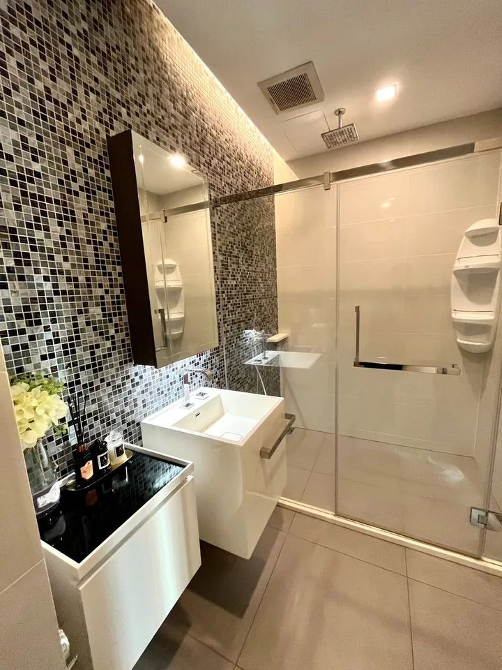 Property photos for 333 Riverside