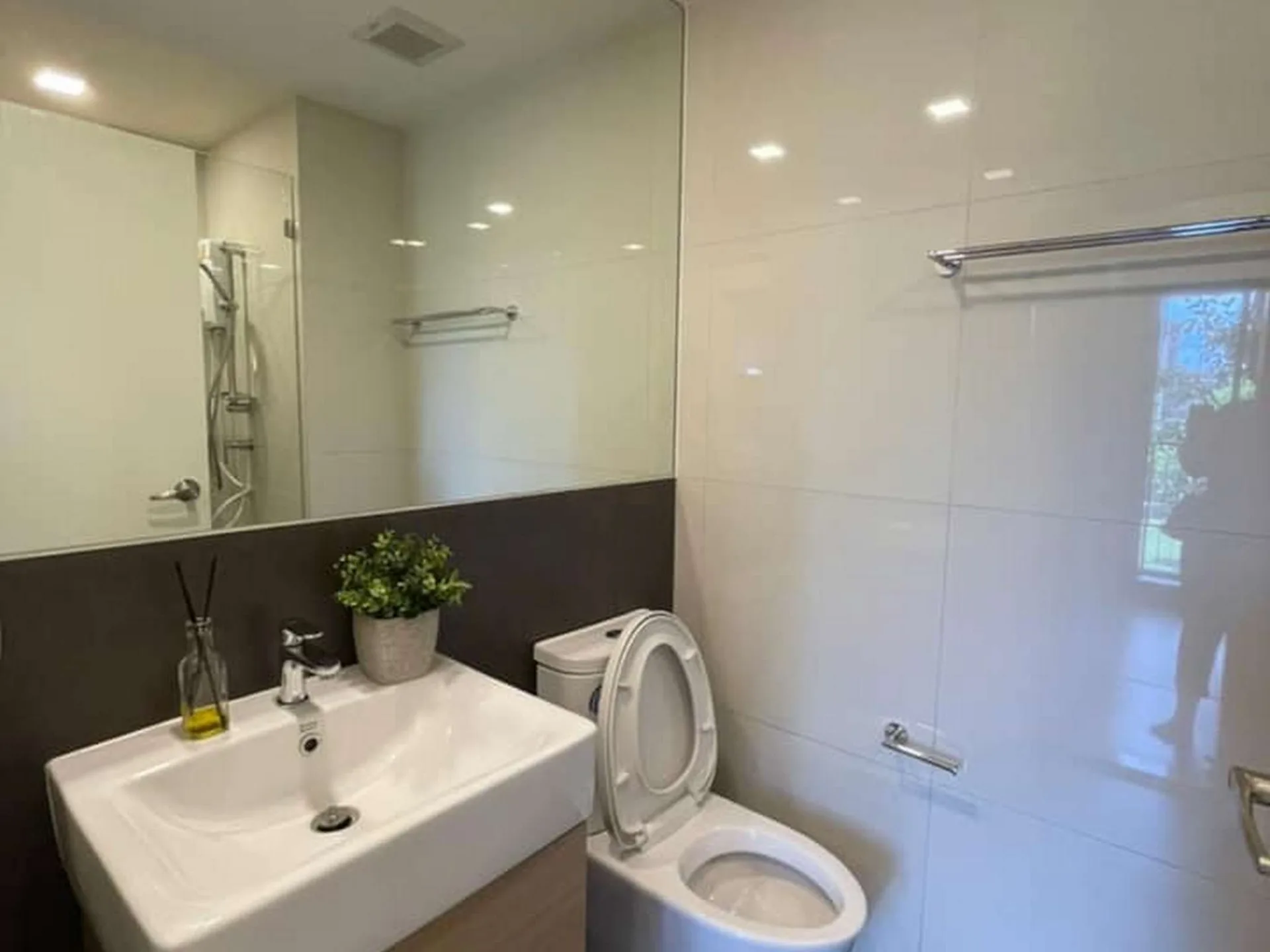 Property photos for Chambers On - nut Station