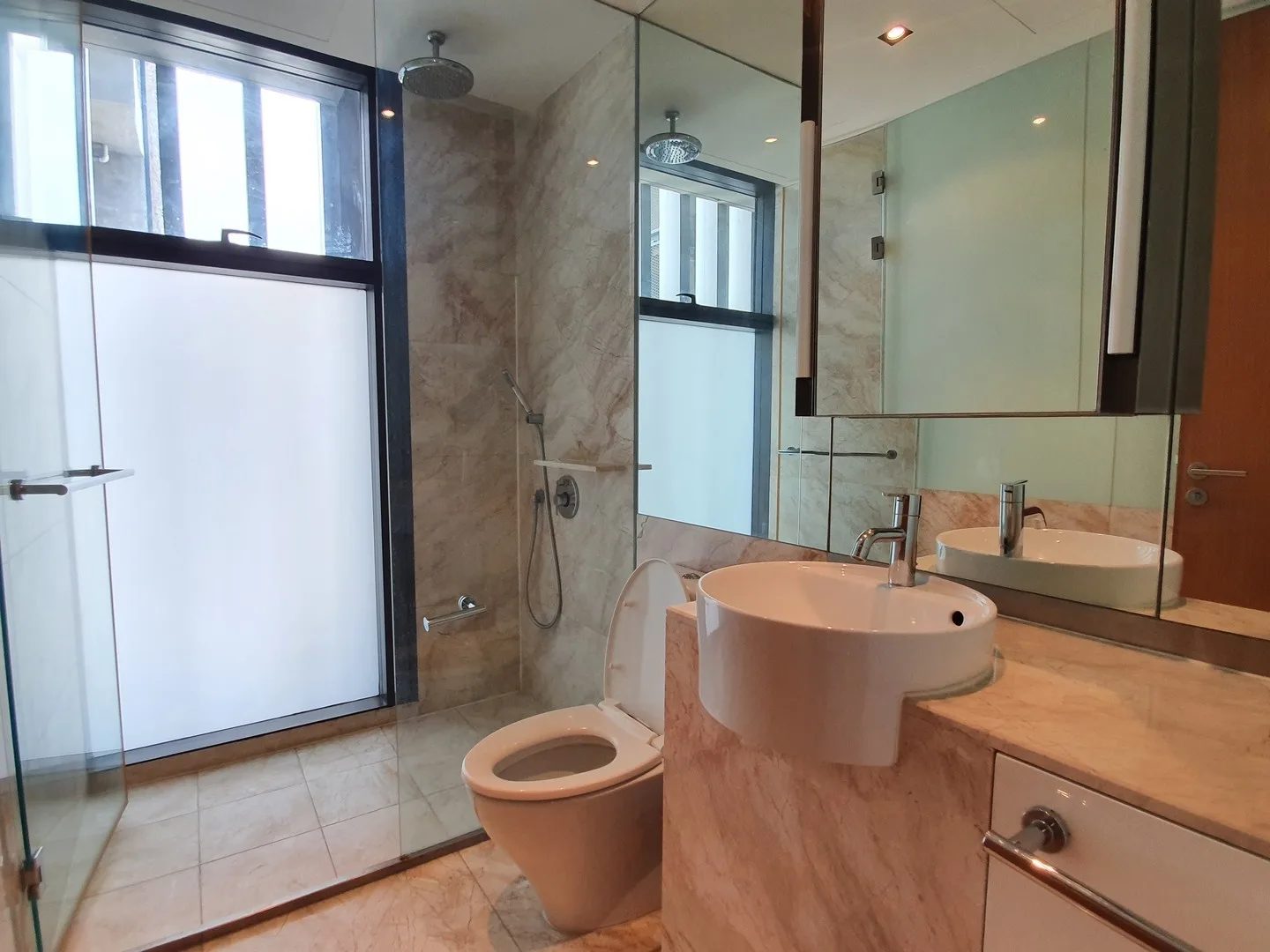 Property photos for The Met