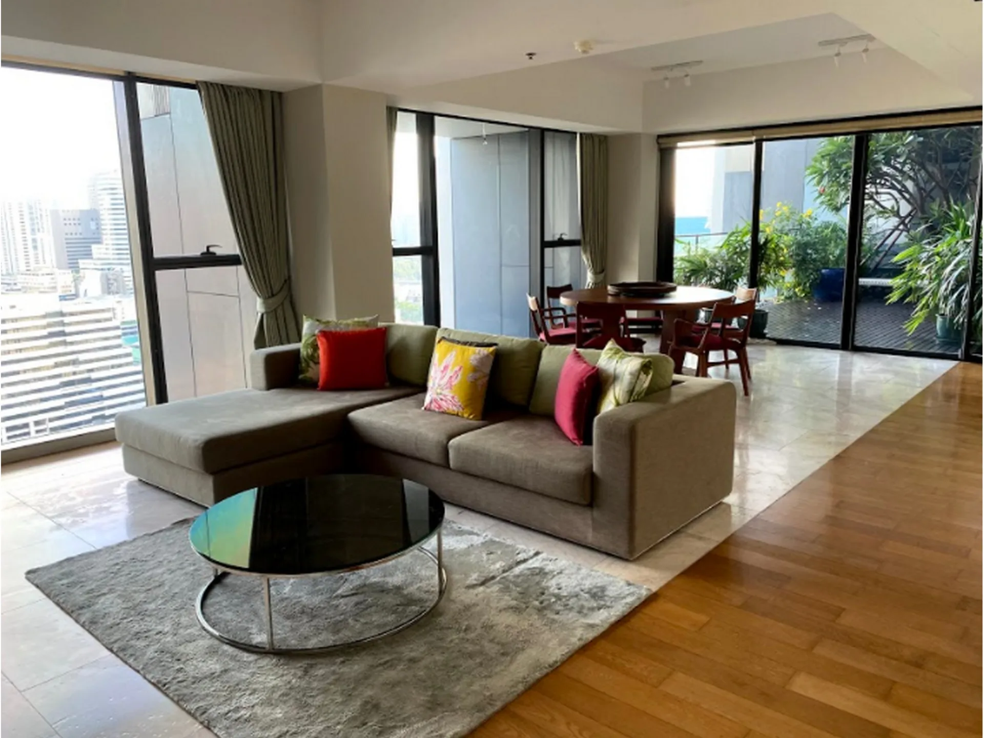 Property photos for The Met