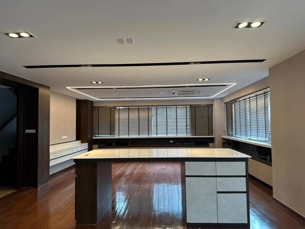 Property photos for Ploenchit Terrace