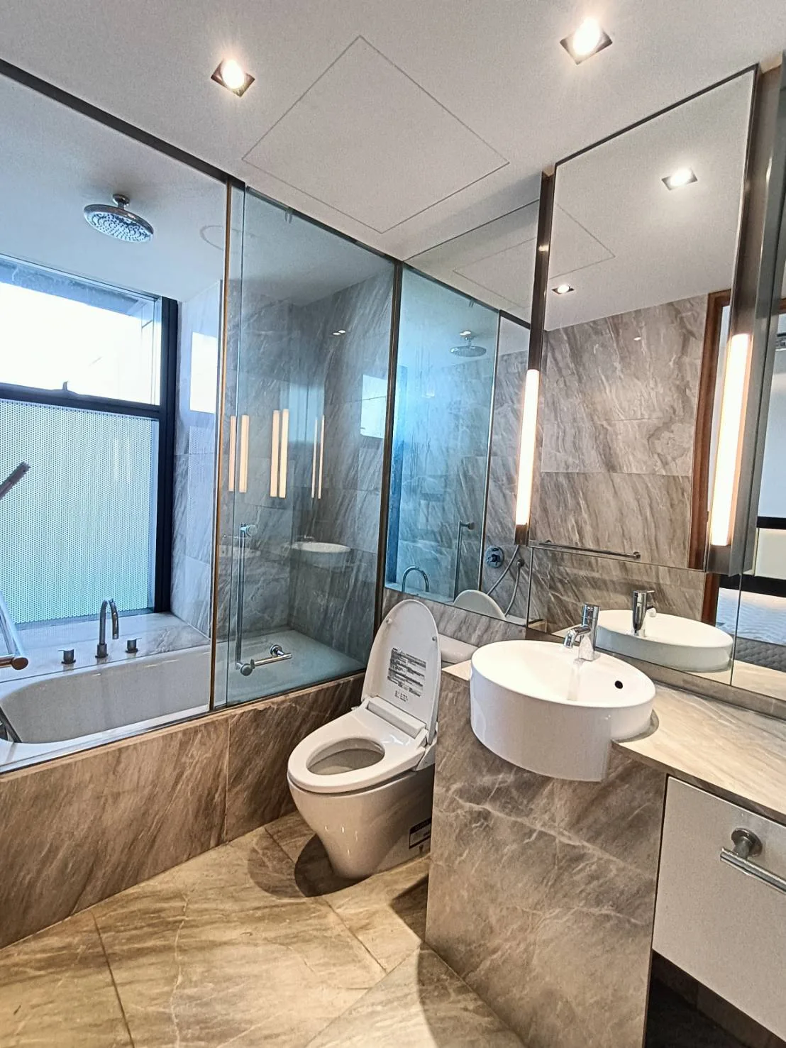 Property photos for The Met