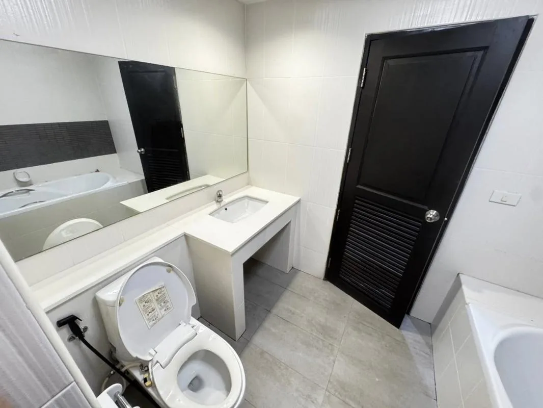 Property photos for Le Cosi Ekamai 28